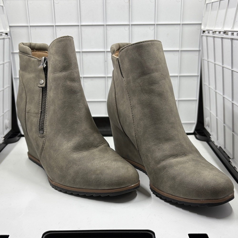 Naturalizer Taupe Ankle Booties